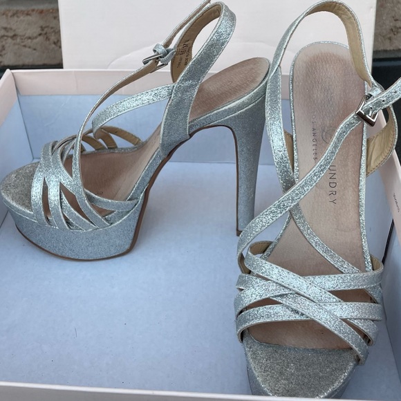 Chinese Laundry Teaser 2 Heels in Silver - Picture 4 of 6